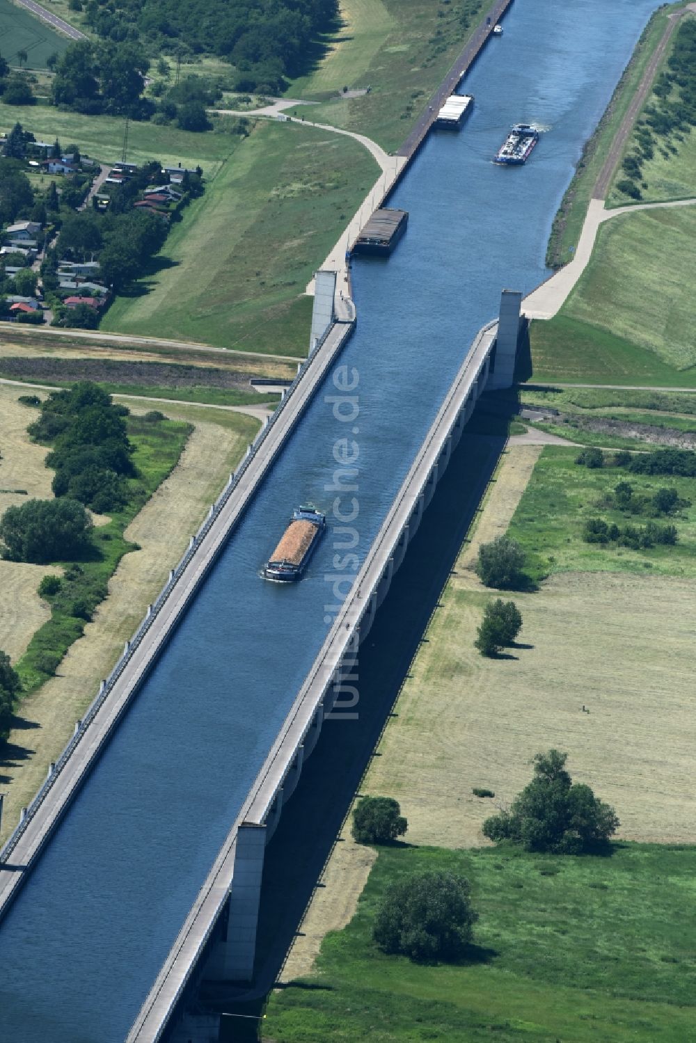 Hohenwarthe von oben - Trogbrücke am Wasserstraßenkreuz MD bei Hohenwarthe in Sachsen-Anhalt