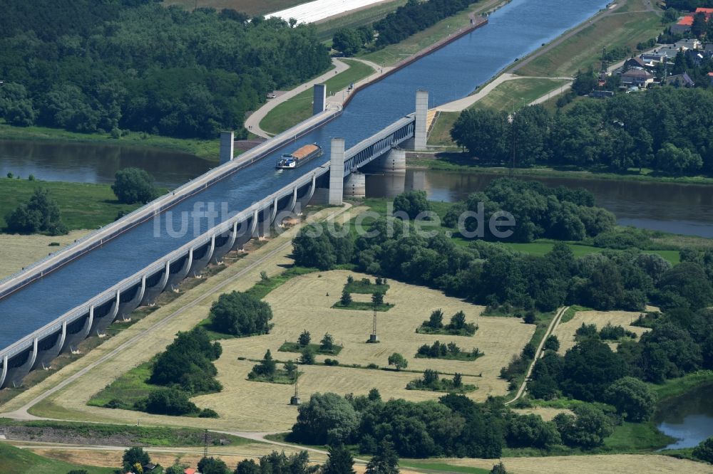 Hohenwarthe von oben - Trogbrücke am Wasserstraßenkreuz MD bei Hohenwarthe in Sachsen-Anhalt