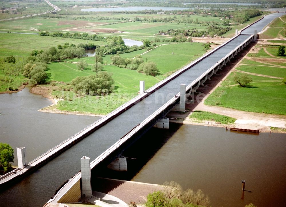 Hohenwarthe von oben - Trogbrücke am Wasserstraßenkreuz MD bei Hohenwarthe in Sachsen-Anhalt