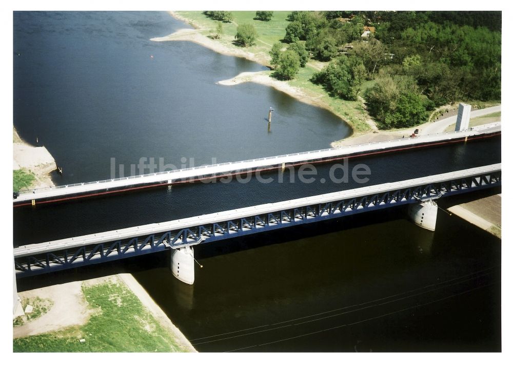 Hohenwarthe aus der Vogelperspektive: Trogbrücke am Wasserstraßenkreuz MD bei Hohenwarthe in Sachsen-Anhalt