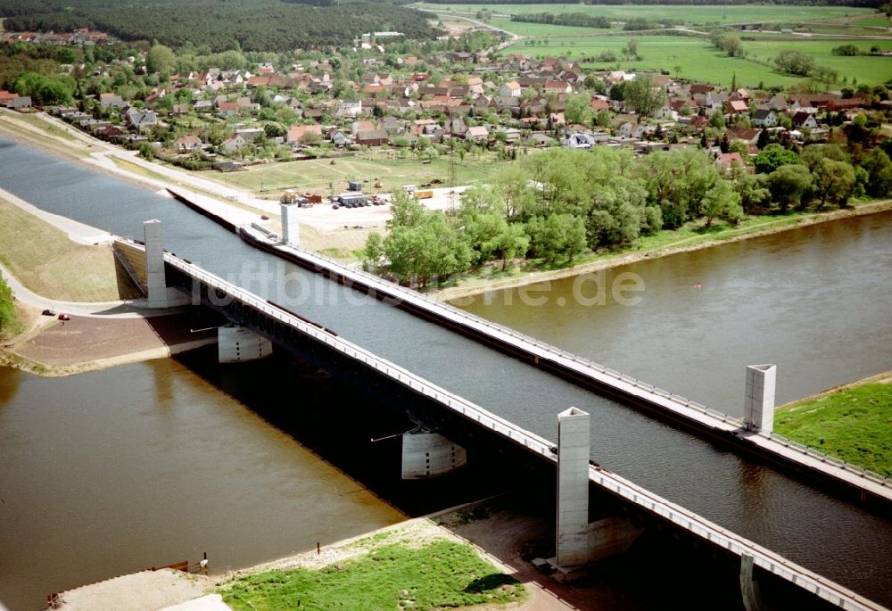 Hohenwarthe aus der Vogelperspektive: Trogbrücke am Wasserstraßenkreuz MD bei Hohenwarthe in Sachsen-Anhalt