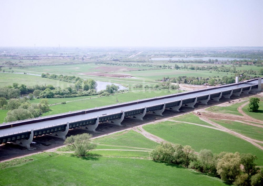 Hohenwarthe von oben - Trogbrücke am Wasserstraßenkreuz MD bei Hohenwarthe in Sachsen-Anhalt