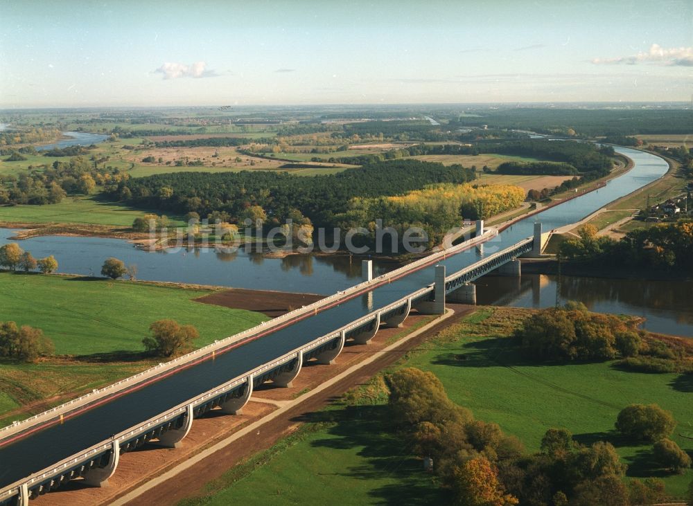 Hohenwarthe von oben - Trogbrücke am Wasserstraßenkreuz MD bei Hohenwarthe in Sachsen-Anhalt