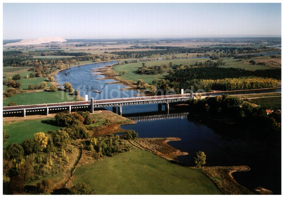 Hohenwarthe aus der Vogelperspektive: Trogbrücke am Wasserstraßenkreuz MD bei Hohenwarthe in Sachsen-Anhalt