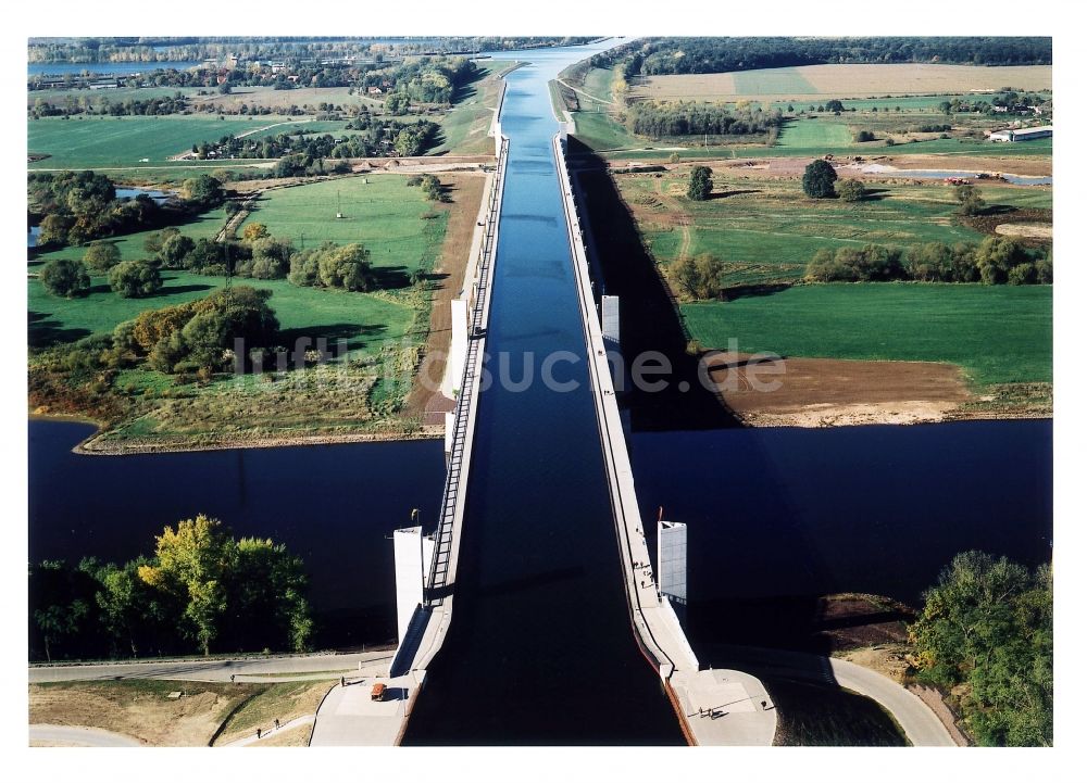 Hohenwarthe von oben - Trogbrücke am Wasserstraßenkreuz MD bei Hohenwarthe in Sachsen-Anhalt