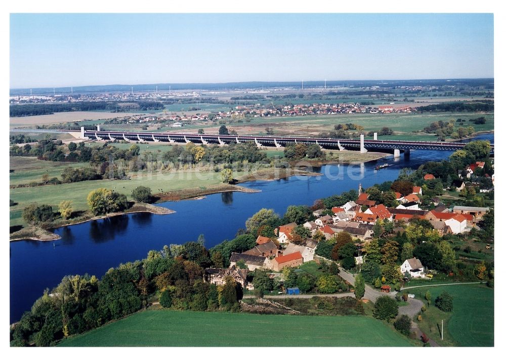 Hohenwarthe aus der Vogelperspektive: Trogbrücke am Wasserstraßenkreuz MD bei Hohenwarthe in Sachsen-Anhalt