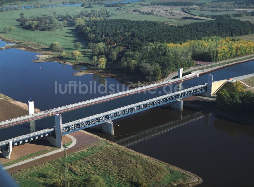 Hohenwarthe von oben - Trogbrücke am Wasserstraßenkreuz MD bei Hohenwarthe in Sachsen-Anhalt