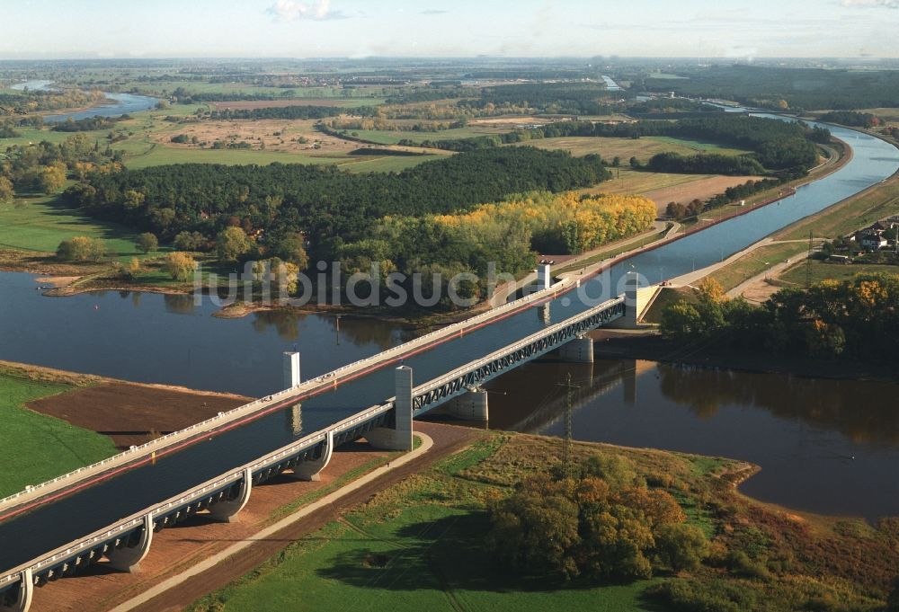 Hohenwarthe von oben - Trogbrücke am Wasserstraßenkreuz MD bei Hohenwarthe in Sachsen-Anhalt