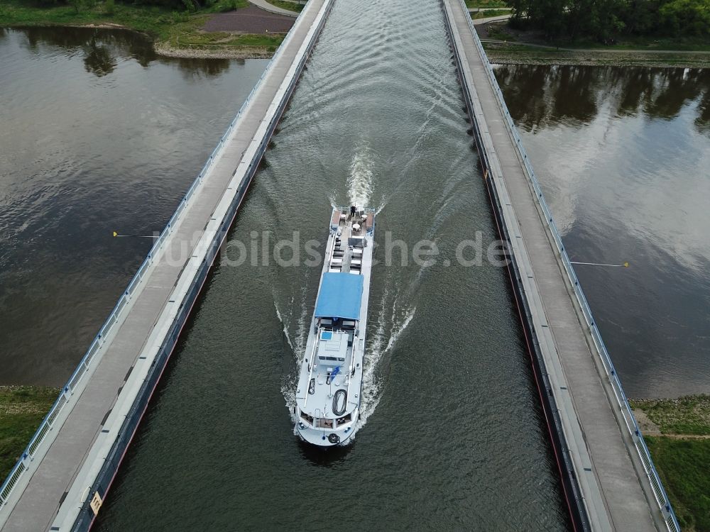 Hohenwarthe aus der Vogelperspektive: Trogbrücke am Wasserstraßenkreuz MD bei Hohenwarthe in Sachsen-Anhalt