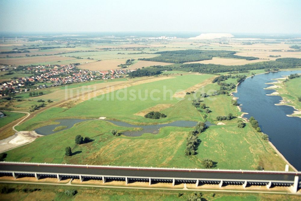 Hohenwarthe von oben - Trogbrücke am Wasserstraßenkreuz MD bei Hohenwarthe in Sachsen-Anhalt