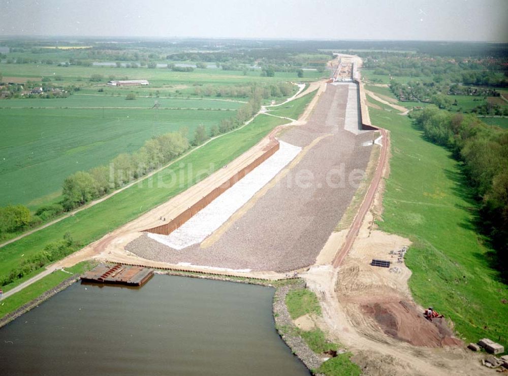 Rothensee von oben - Trogbrückenzulaufbau am Wasserstraßenkreuz Magdeburg.