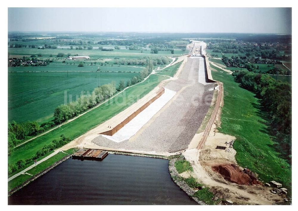 Rothensee aus der Vogelperspektive: Trogbrückenzulaufbau am Wasserstraßenkreuz Magdeburg.