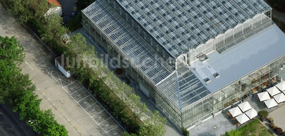 Luftaufnahme Berlin - Tropenhalle - Balinesischer Garten auf dem Gelände der Internationalen Gartenausstellung IGA 2017 im Bezirk Marzahn-Hellersdorf in Berlin