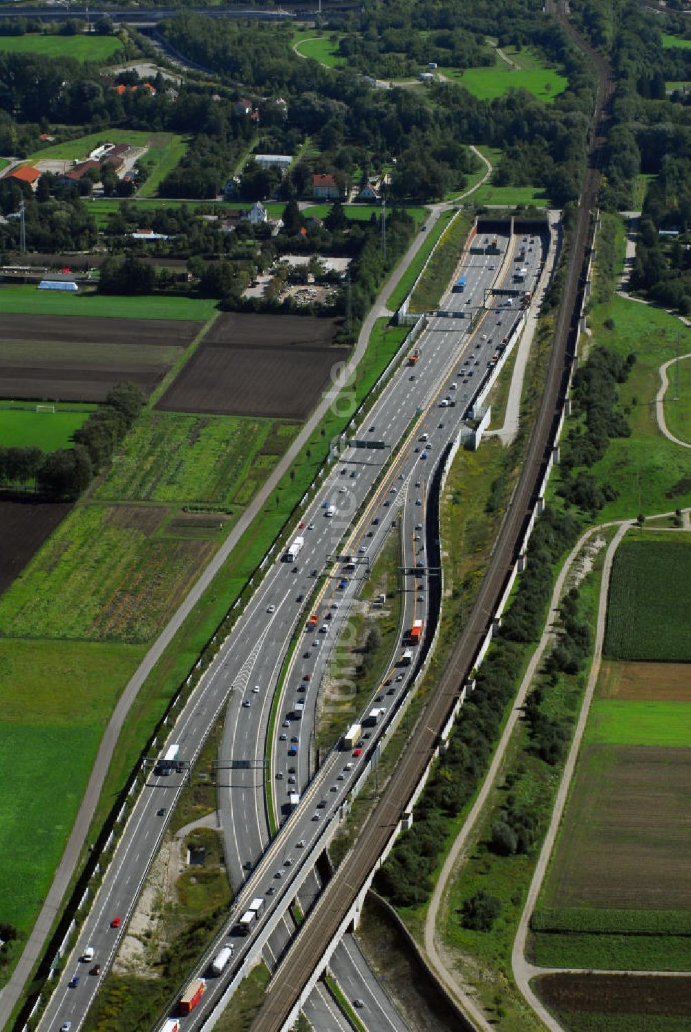 Luftaufnahme München - Tunnel Aubing Anschlussstelle Autobahn A99 im Münchener Stadtteil Allach