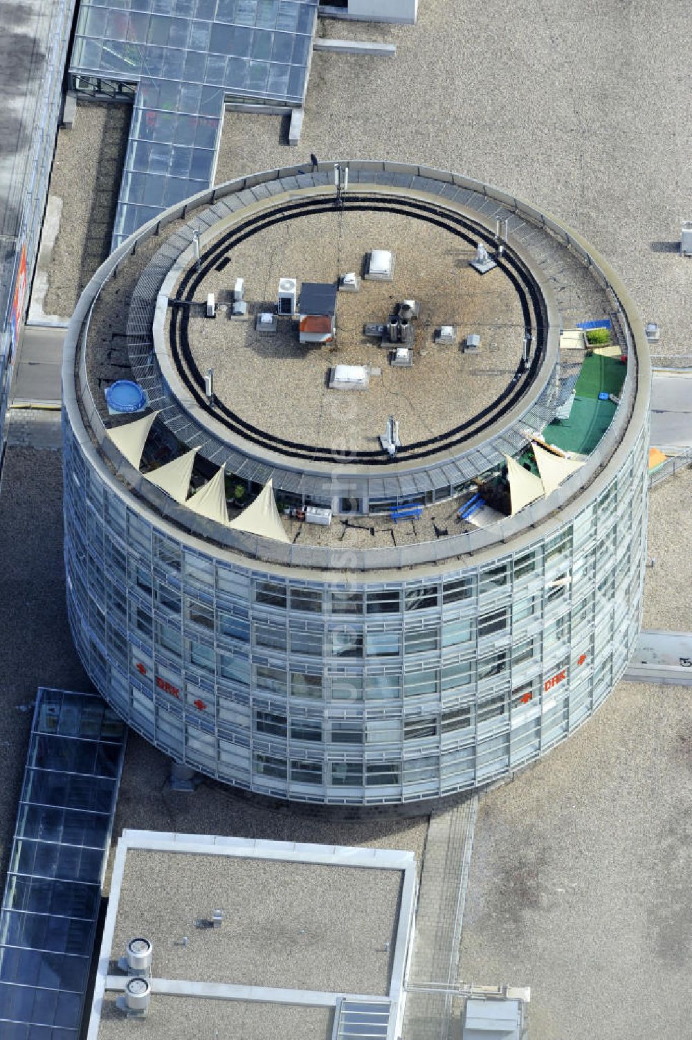 Bernau von oben - Turm der Bahnhofspassagen in Bernau