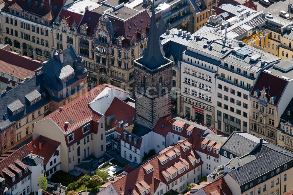 Erfurt von oben - Turm- Bauwerk Bartholomäusturm am Anger Rest der ehemaligen, historischen Stadtmauer in Erfurt im Bundesland Thüringen, Deutschland