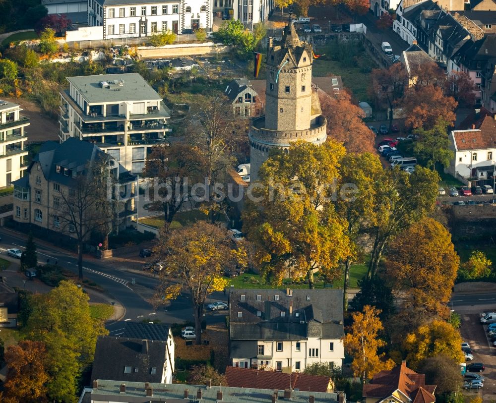 Andernach aus der Vogelperspektive: Turm- Bauwerk Runder Turm Rest der ehemaligen, historischen Stadtmauer in Andernach im Bundesland Rheinland-Pfalz