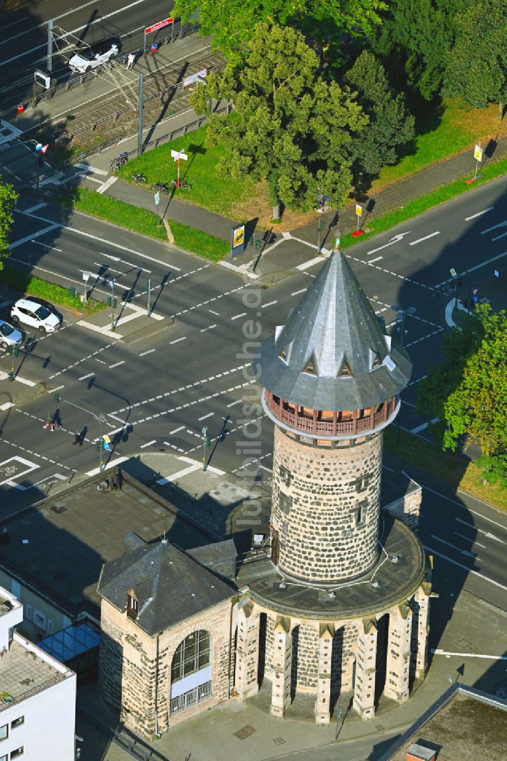 Köln von oben - Turm- Bauwerk Ulrepforte Rest der ehemaligen, historischen Stadtmauer in Köln im Bundesland Nordrhein-Westfalen, Deutschland