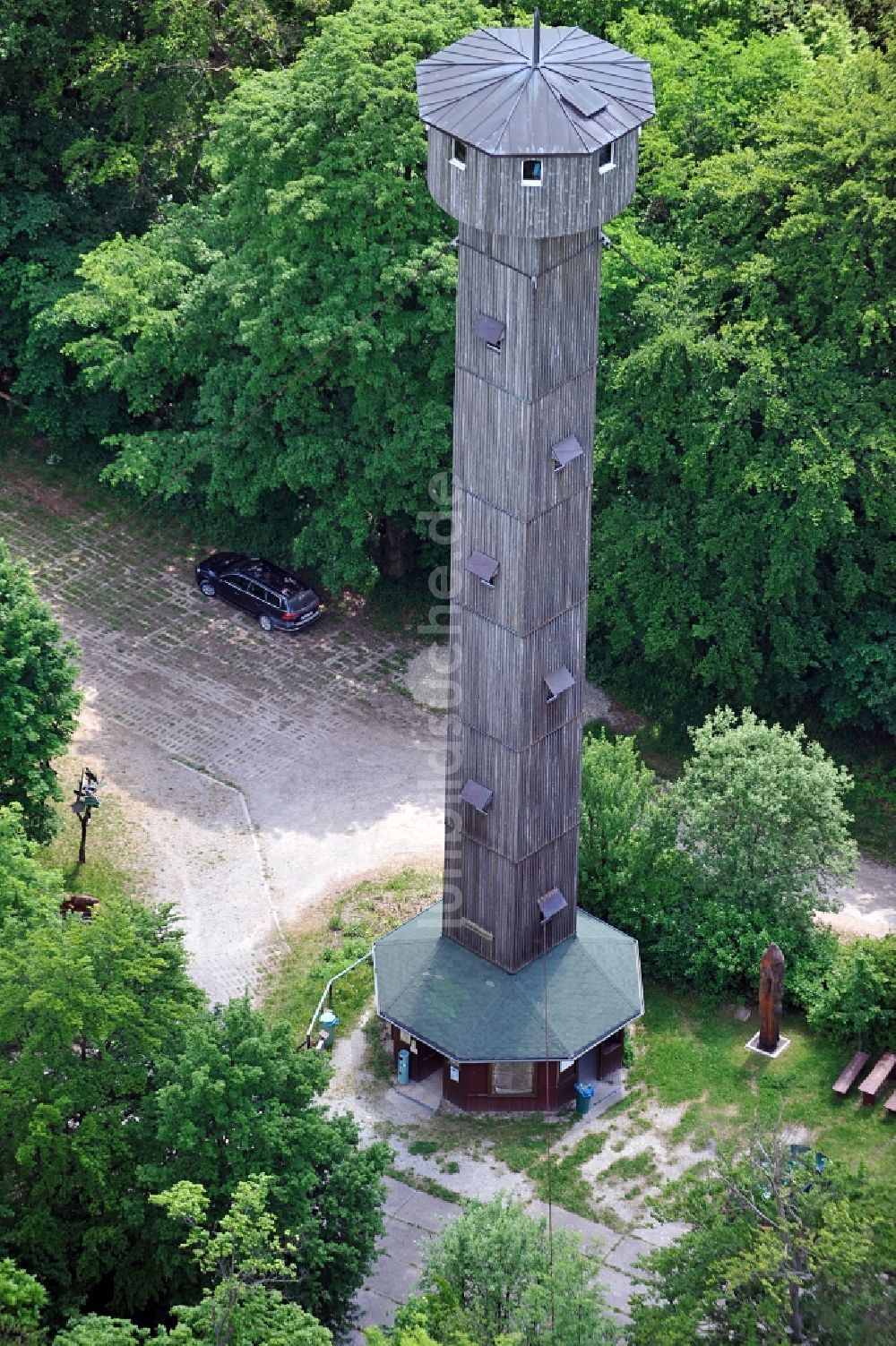 Luftbild Treffurt - Turm der Einheit auf dem Heldrastein bei Treffurt in Thüringen