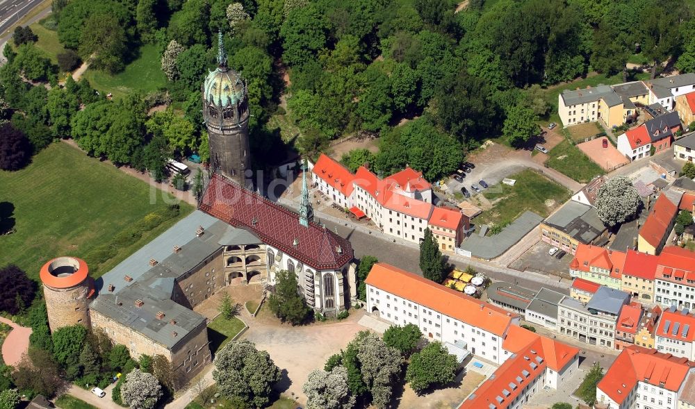 Lutherstadt Wittenberg von oben - Turm und Kirchenbauten der Schlosskirche in Wittenberg in Sachsen-Anhalt