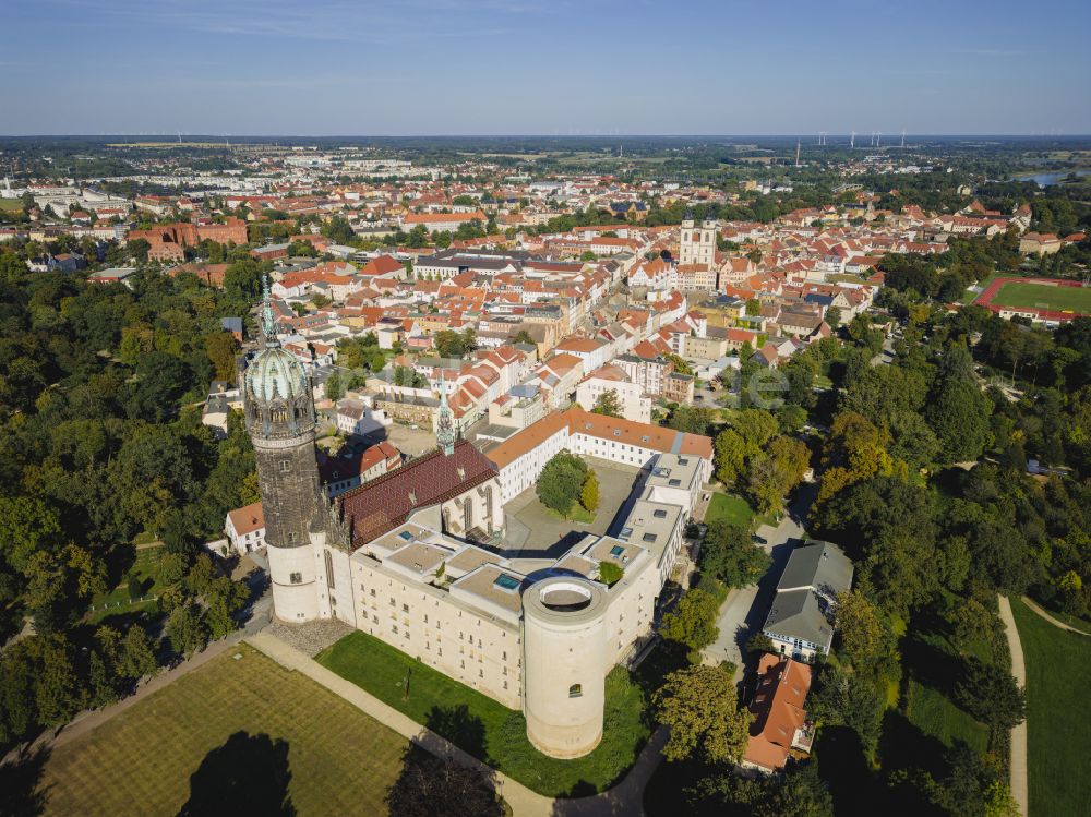 Lutherstadt Wittenberg von oben - Turm und Kirchenbauten der Schlosskirche in Wittenberg in Sachsen-Anhalt