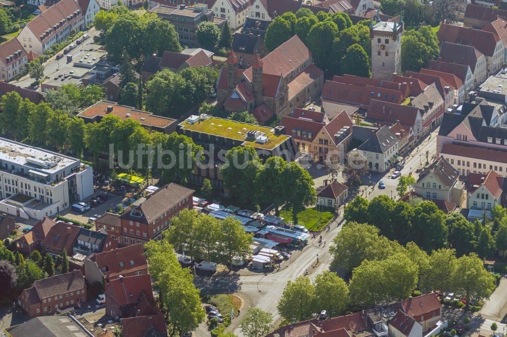 Luftaufnahme Warendorf - Turm der Marienkirche in Warendorf im Bundesland Nordrhein-Westfalen