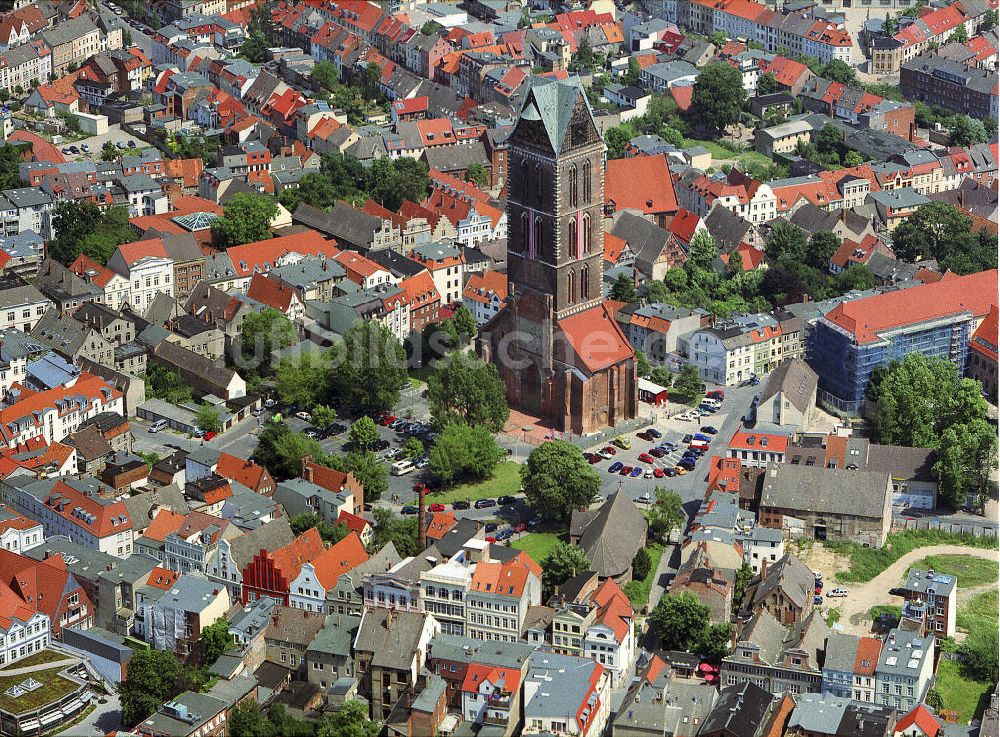 Luftaufnahme Wismar - Turm der Marienkirche von Wismar