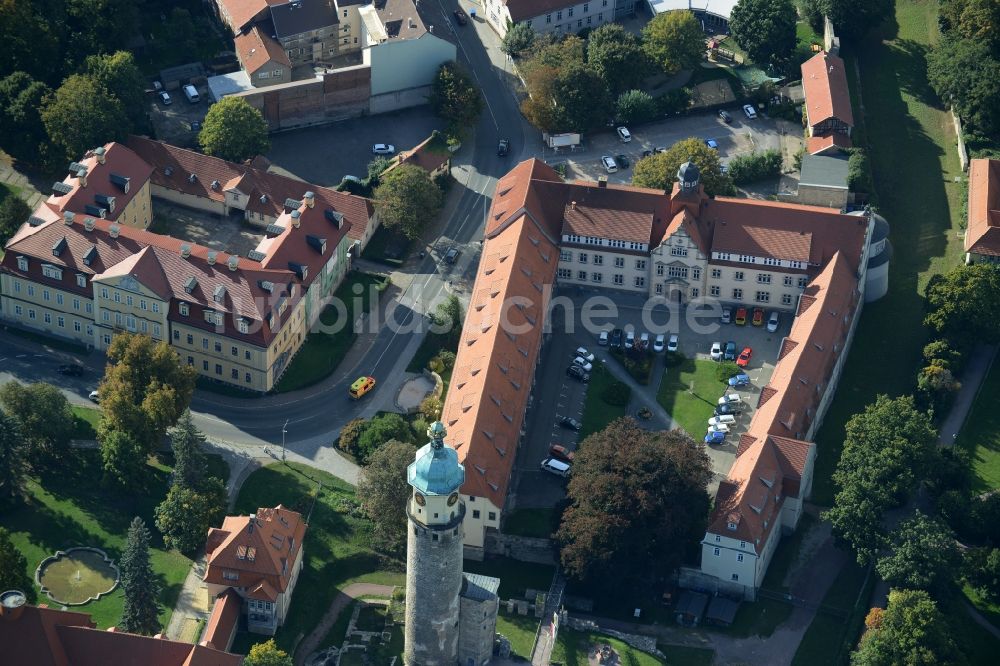 Arnstadt aus der Vogelperspektive: Turm und Reste der Ruine am Schlosspark des ehemaligen Schloß Schlossruine Neideck in Arnstadt im Bundesland Thüringen