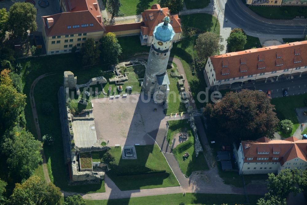 Luftbild Arnstadt - Turm und Reste der Ruine am Schlosspark des ehemaligen Schloß Schlossruine Neideck in Arnstadt im Bundesland Thüringen