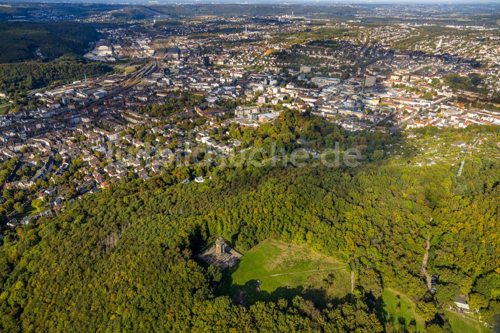 Hagen von oben - Turmbauwerk des Bismarckturmes - Aussichtsturmes in Hagen im Bundesland Nordrhein-Westfalen, Deutschland