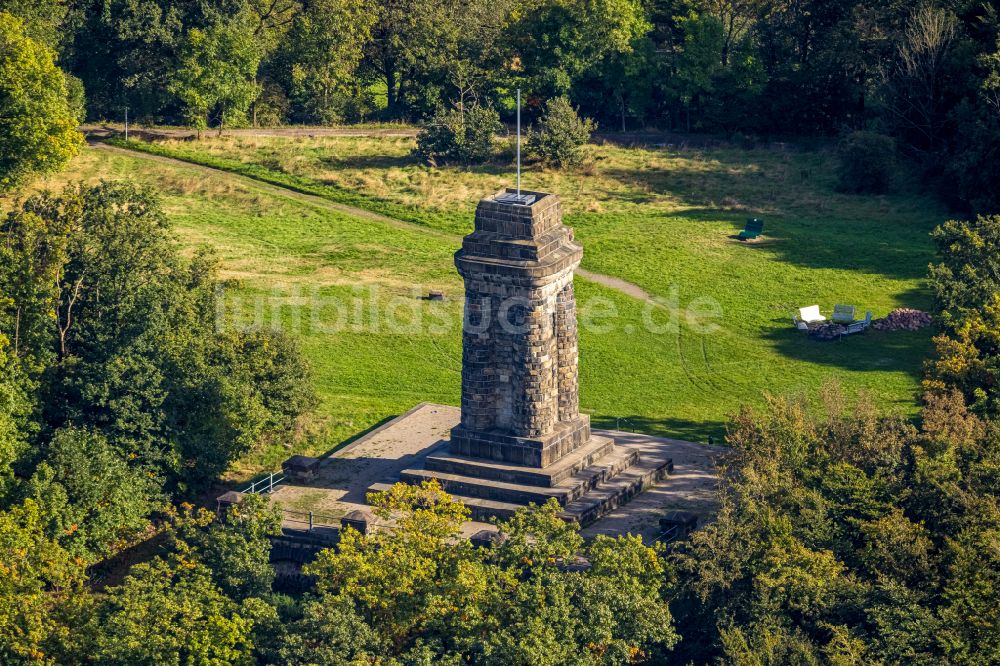 Luftaufnahme Hagen - Turmbauwerk des Bismarckturmes - Aussichtsturmes in Hagen im Bundesland Nordrhein-Westfalen, Deutschland