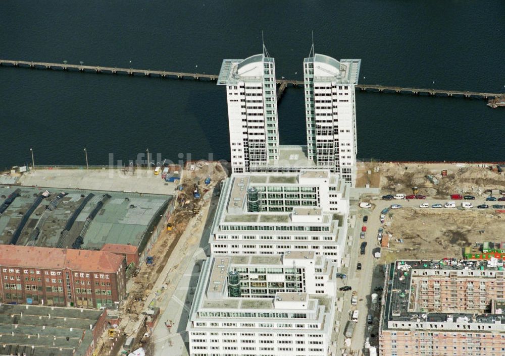 Luftbild Berlin - Treptow - Twin-Towers-Bürohausbau in Berlin-Treptow.