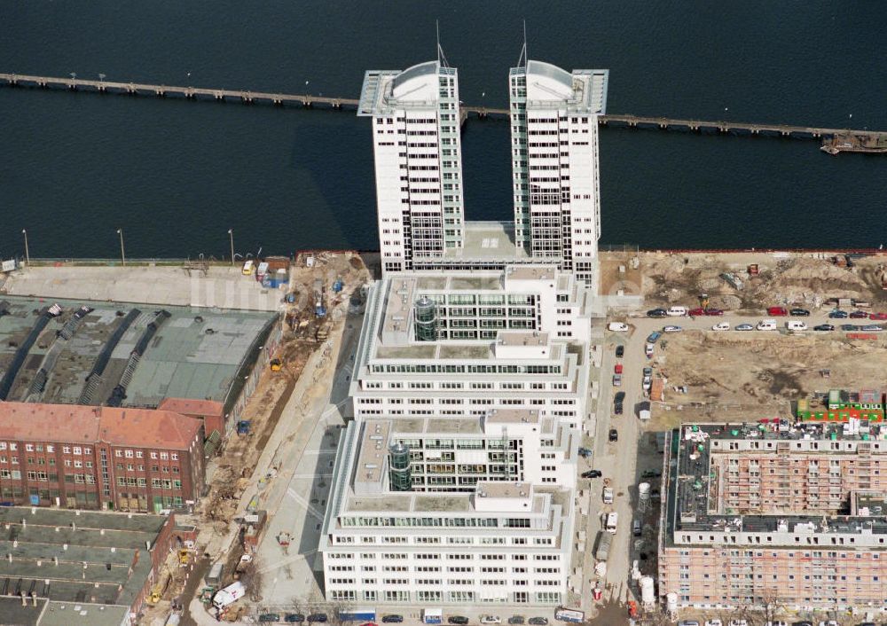 Luftaufnahme Berlin - Treptow - Twin-Towers-Bürohausbau in Berlin-Treptow.