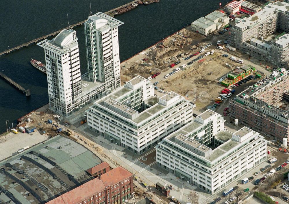 Luftaufnahme Berlin - Treptow - Twin-Towers-Bürohausbau in Berlin-Treptow.