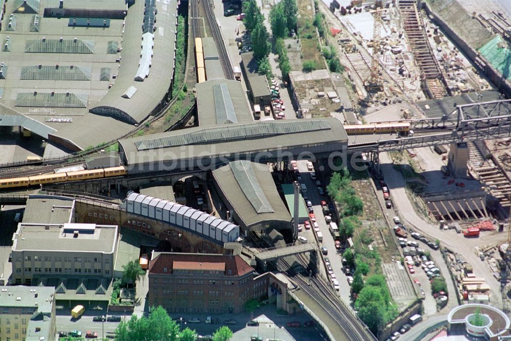 Luftbild Berlin - U-Bahnhof Gleisdreick am Tempelhofer Ufer in Berlin - Kreuzberg