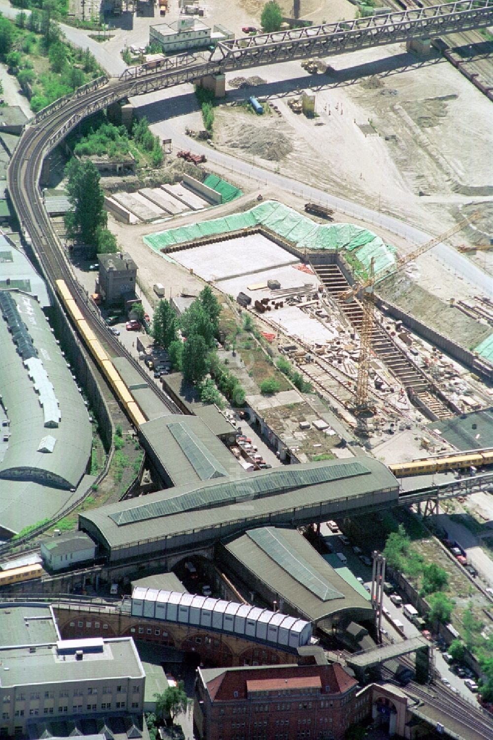 Luftaufnahme Berlin - U-Bahnhof Gleisdreick am Tempelhofer Ufer in Berlin - Kreuzberg