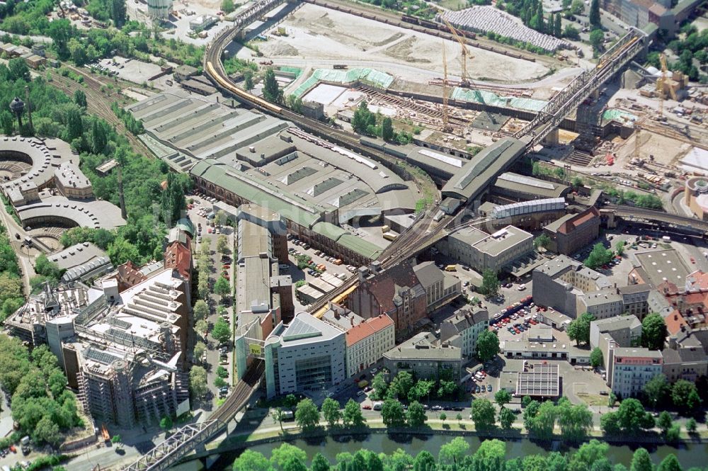 Berlin von oben - U-Bahnhof Gleisdreick am Tempelhofer Ufer in Berlin - Kreuzberg