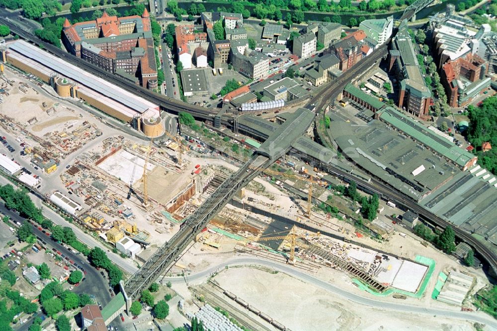 Luftaufnahme Berlin - U-Bahnhof Gleisdreick am Tempelhofer Ufer in Berlin - Kreuzberg