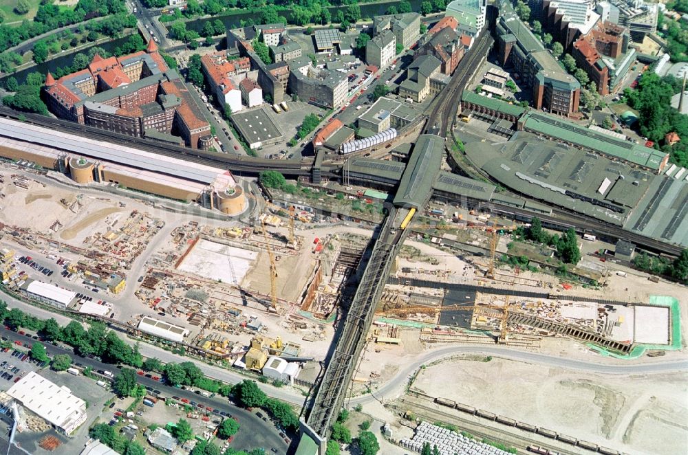 Berlin von oben - U-Bahnhof Gleisdreick am Tempelhofer Ufer in Berlin - Kreuzberg