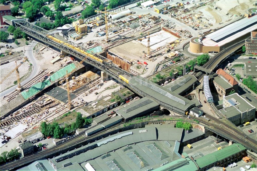 Berlin aus der Vogelperspektive: U-Bahnhof Gleisdreick am Tempelhofer Ufer in Berlin - Kreuzberg