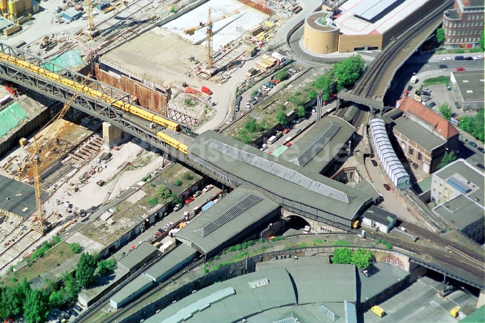 Luftbild Berlin - U-Bahnhof Gleisdreick am Tempelhofer Ufer in Berlin - Kreuzberg