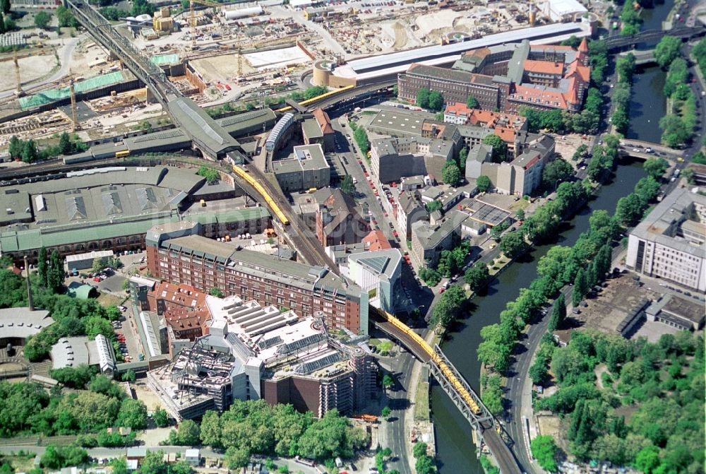 Luftaufnahme Berlin - U-Bahnhof Gleisdreick am Tempelhofer Ufer in Berlin - Kreuzberg