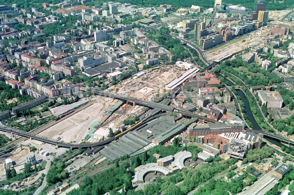 Berlin aus der Vogelperspektive: U-Bahnhof Gleisdreick am Tempelhofer Ufer in Berlin - Kreuzberg