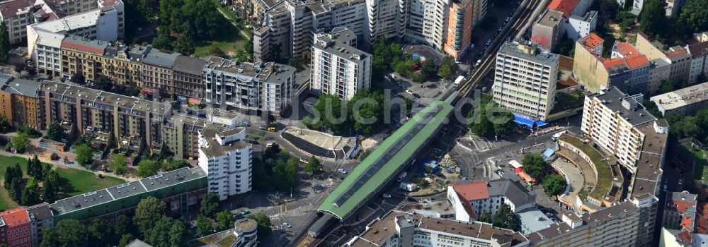 Luftaufnahme Berlin - U-Bahnhof Kottbusser Tor, Mittelpunktbibliothek Adalbertstraße und Kreuzberger Merkezi in Berlin