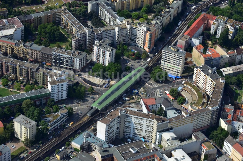 Berlin von oben - U-Bahnhof Kottbusser Tor, Mittelpunktbibliothek Adalbertstraße und Kreuzberger Merkezi in Berlin