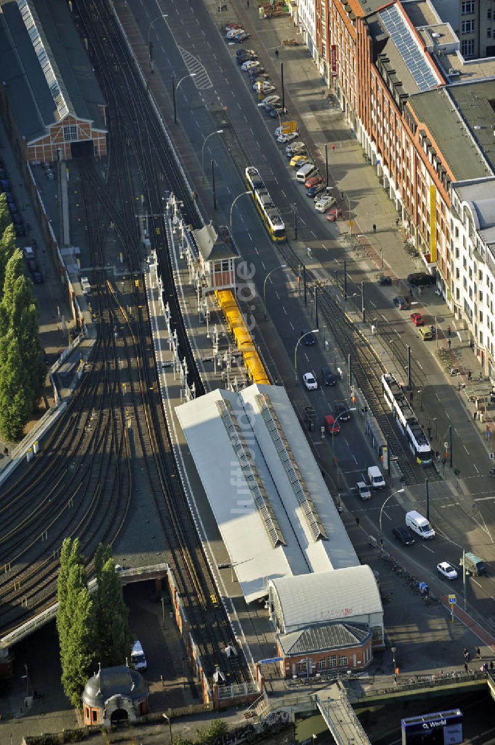 Luftbild Berlin - U- Bahnhof Warschauer Straße in Berlin