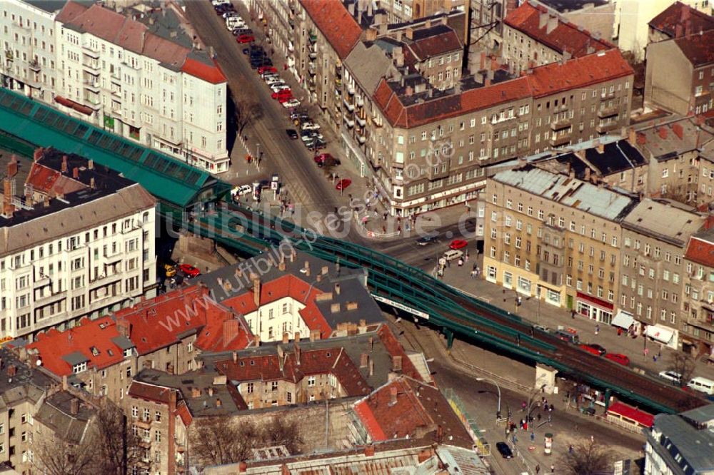 Berlin / Prenzlauer Berg von oben - U-Bhf Eberswalder Str. an der Schönhauser-Allee Berlin Prenzlauer-Berg. Datum: 1995