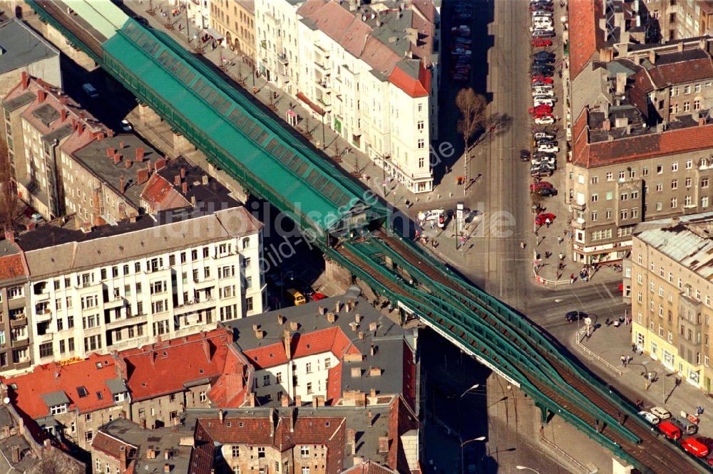 Berlin / Prenzlauer Berg aus der Vogelperspektive: U-Bhf Eberswalder Str. an der Schönhauser-Allee Berlin Prenzlauer-Berg. Datum: 1995