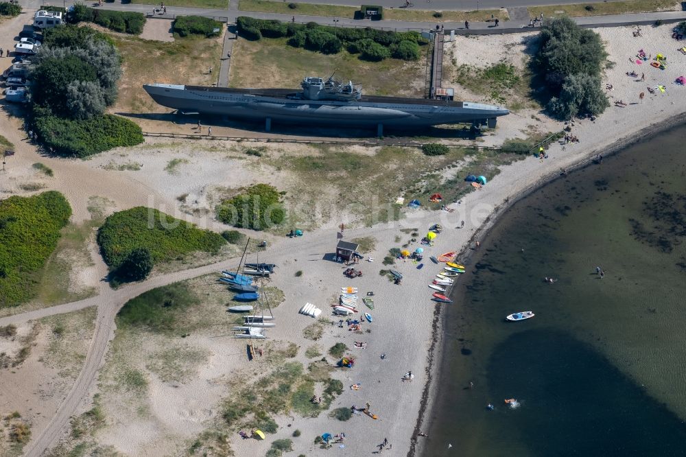 Laboe von oben - U-Boot des Museums Technisches Museum U 995 an der Strandstraße in Laboe im Bundesland Schleswig-Holstein, Deutschland