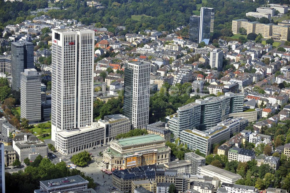 Frankfurt am Main aus der Vogelperspektive: UBS-Tower und Park Tower Frankfurt / Main